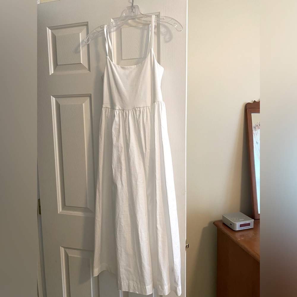 Old Navy white dress. Size XS. Cute.